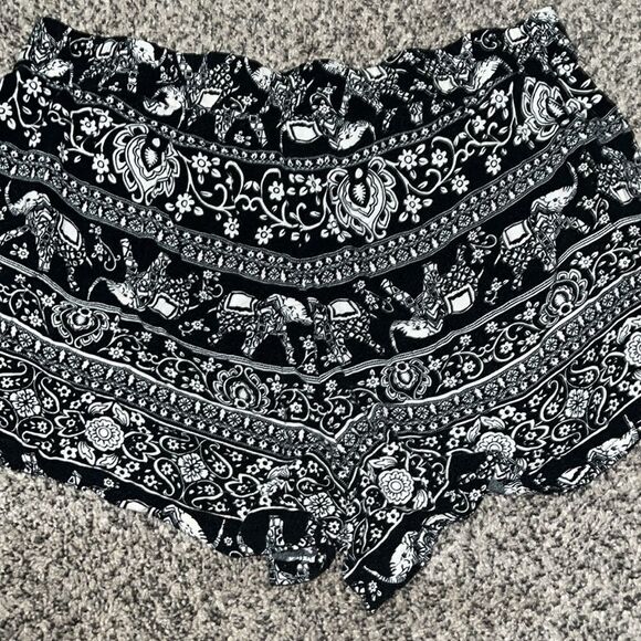 Bebop - black and white elephant loose shorts - M - Picture 3 of 4